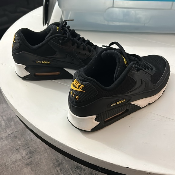 Nike Air Max 90 Essential size 11.5 Men Black Anthracite White Amarillo, running - Picture 3 of 11